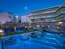 Enorme Infinity Beach — Chersonissos