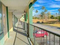 Super Inn & Suites by OYO Milledgeville