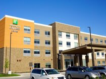 Holiday Inn Express & Suites Omaha Millard Area