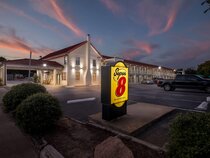 Super 8 Fredericksbug