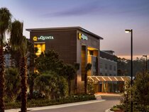 La Quinta Inn & Suites by Wyndham Orlando IDrive Theme Parks