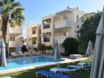 Sunshine Studios & Apartments
