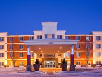 Holiday Inn Express & Suites St. Cloud