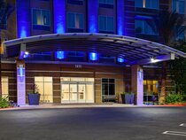 Holiday Inn Express & Suites Anaheim Resort Area