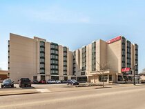 Ramada by Wyndham Niagara Falls Near the Falls