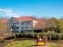 DoubleTree Suites by Hilton Hotel Nashville Airport