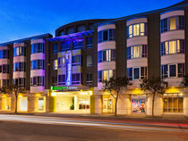 Holiday Inn Express Fishermans Wharf