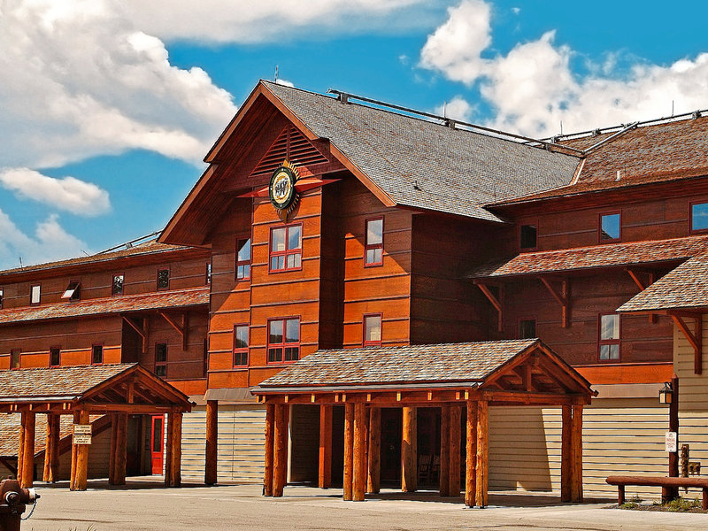 Old Faithful Snow Lodge