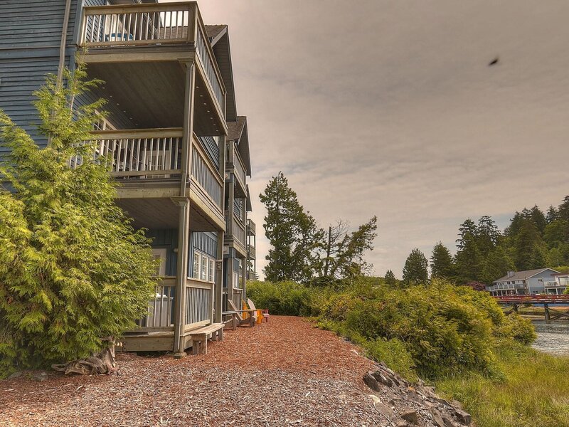 Waters Edge Shoreside Suites Kanada