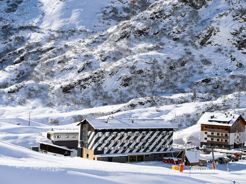 Hit the Sky | Sporthotel Österreich St. Christoph am Arlberg