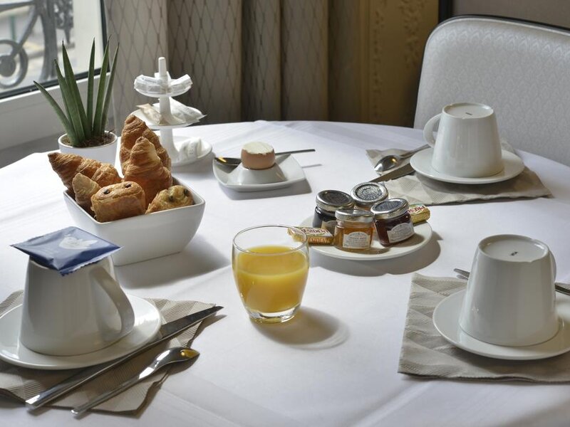 Hotel Atrium Frankreich Suresnes