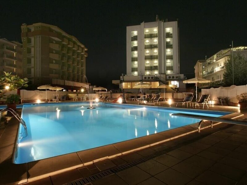 Hotel Avila In Italien Torre Pedrera