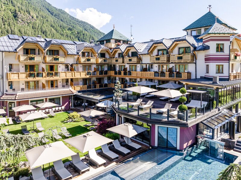 Tevini Dolomites Charming Hotel BW Premier Collection Italien Commezzadura