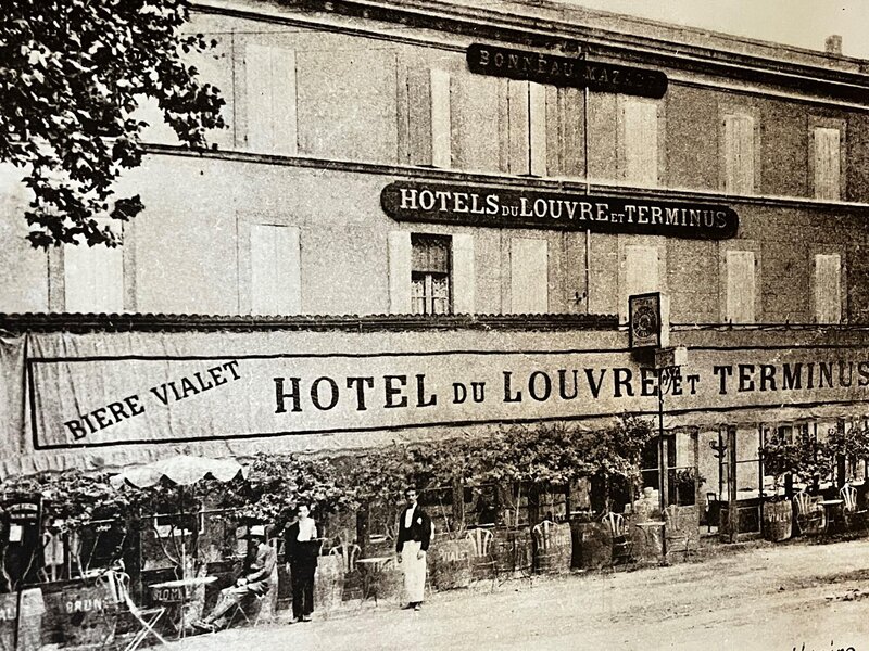 Hotel Le Louvre Frankreich Orange