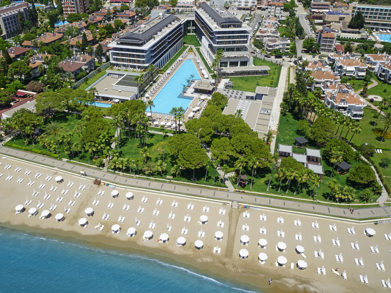 Acanthus & Cennet Barut Collection