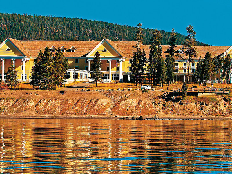 Lake Yellowstone Hotel